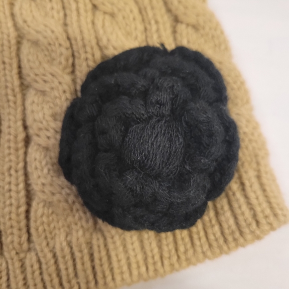 💵3/$20 Knitted Beanie Cute Knitted Cap w/ Flower Accent - Picture 4 of 9